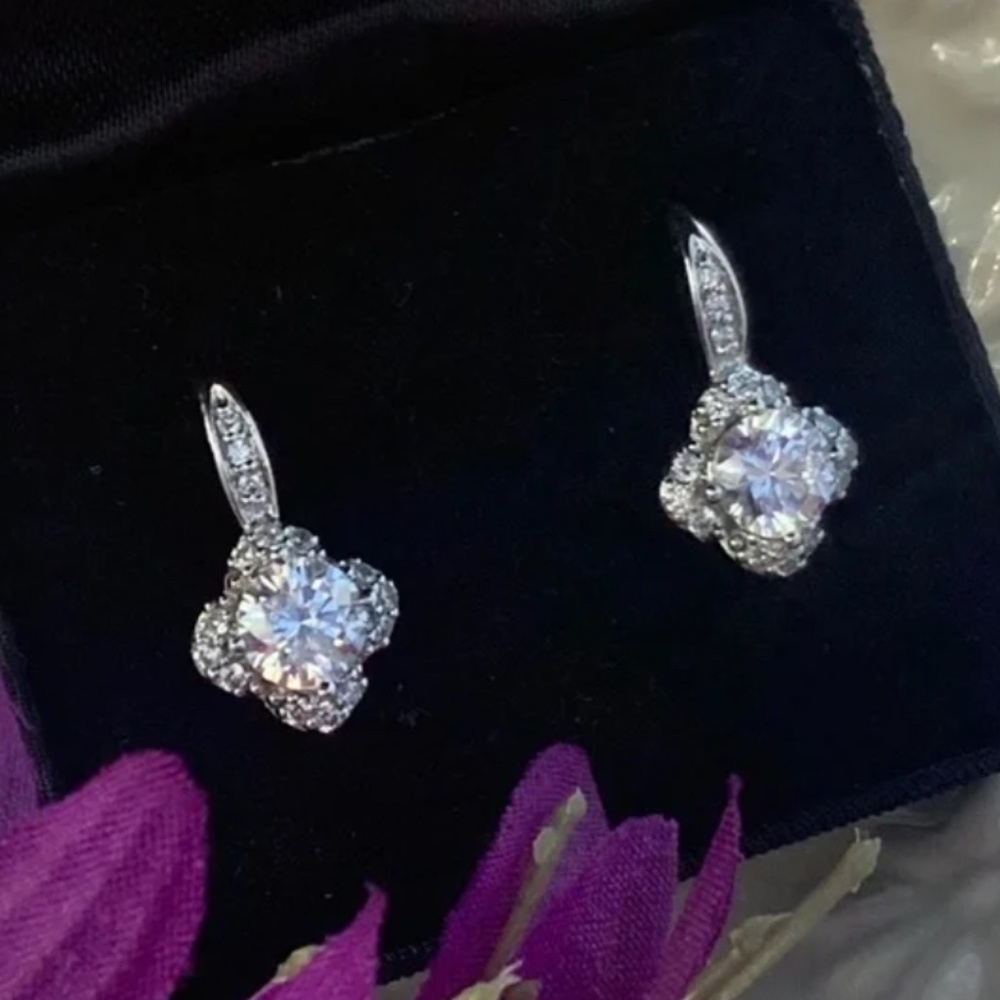 Beautiful 🌸Flower Shaped 925 Sterling Silver with CZ Latch Earrings